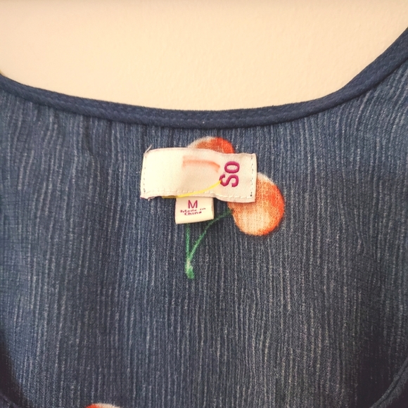 🍒 Cherry print tank top with tie shoulders 🍒 - Size M - Picture 2 of 3